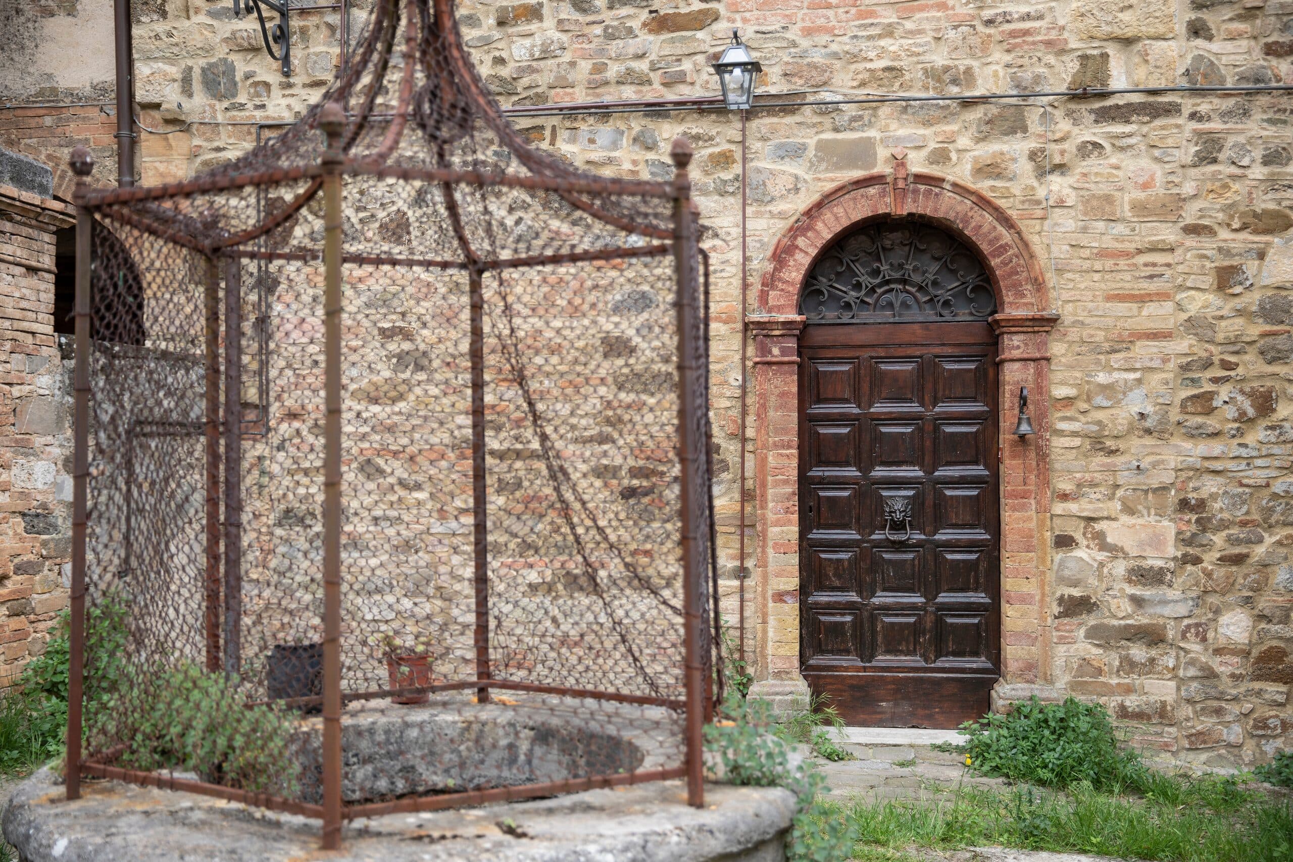 L'antico pozzo del borgo, che dà il nome al Relais Il Pozzo